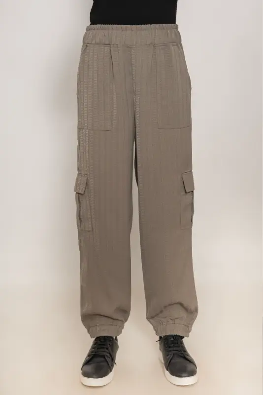 TEXTURED CARGO JOGGER PANTS