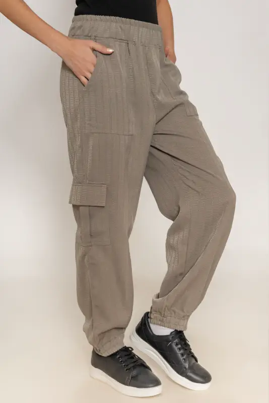 TEXTURED CARGO JOGGER PANTS