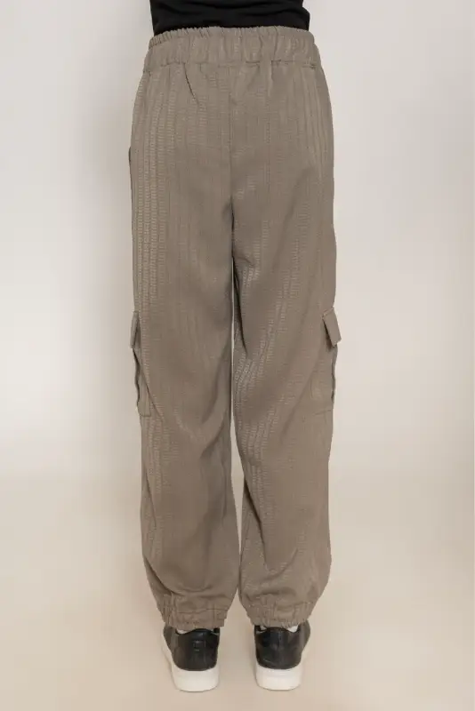 TEXTURED CARGO JOGGER PANTS - Image 3