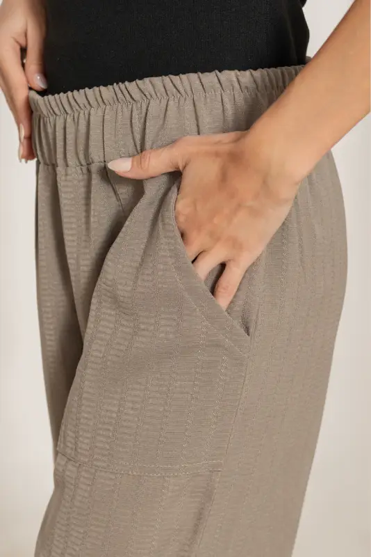 TEXTURED CARGO JOGGER PANTS - Image 6