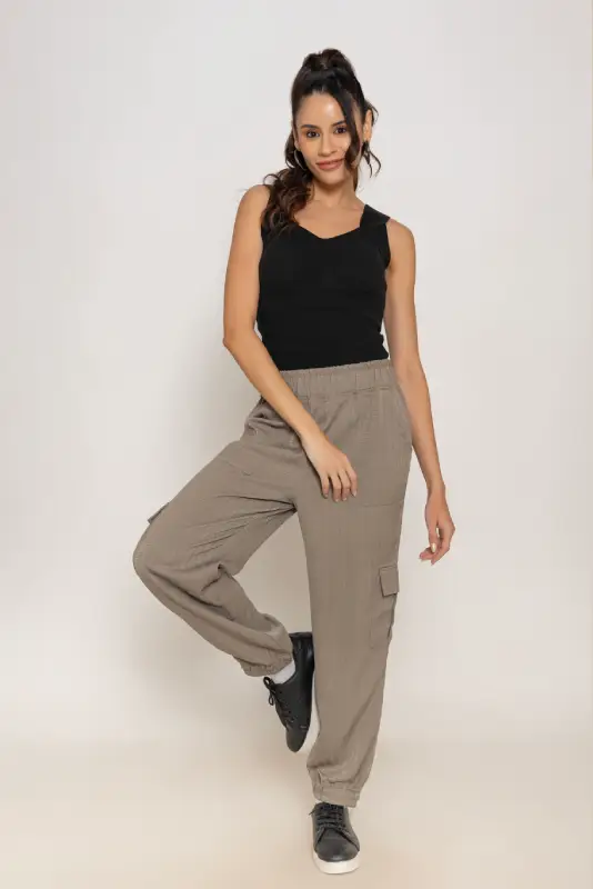 TEXTURED CARGO JOGGER PANTS - Image 5